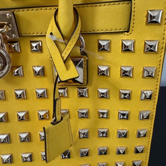 Michael Kors Pyramid Studded Citrus Hamilton Bag Large Tote  Statement Piece NWT - Picture 7 of 17